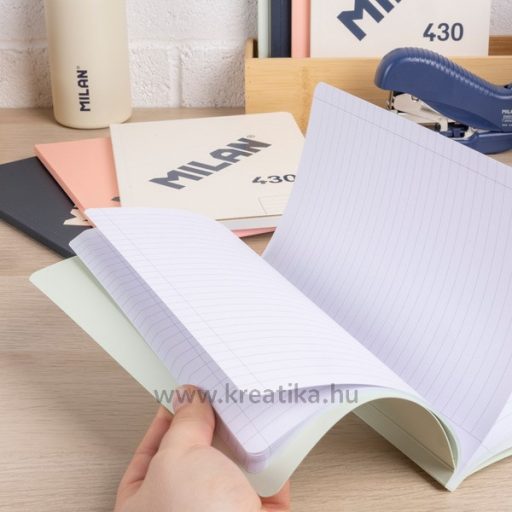 Füzet A/5 48 lapos, vonalas Milan "1918 Series" zöld