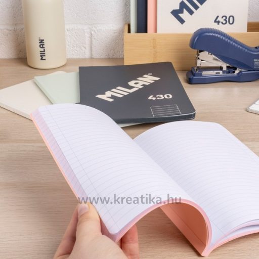 Füzet A/5 48 lapos, vonalas Milan "1918 Series" pink